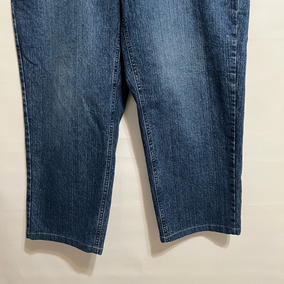Liz Claiborne womens straight leg jean NWT sz 12 petite great jean timeless - Picture 4 of 11